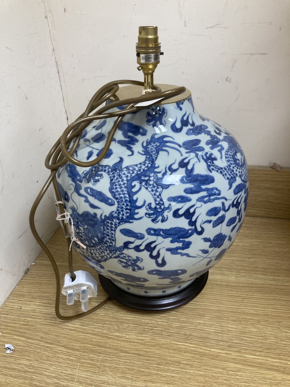 A Chinese blue and white lamp, 33cm excl. light fitting, a large Chinese dragon dish, 41cm and two Canton dishes